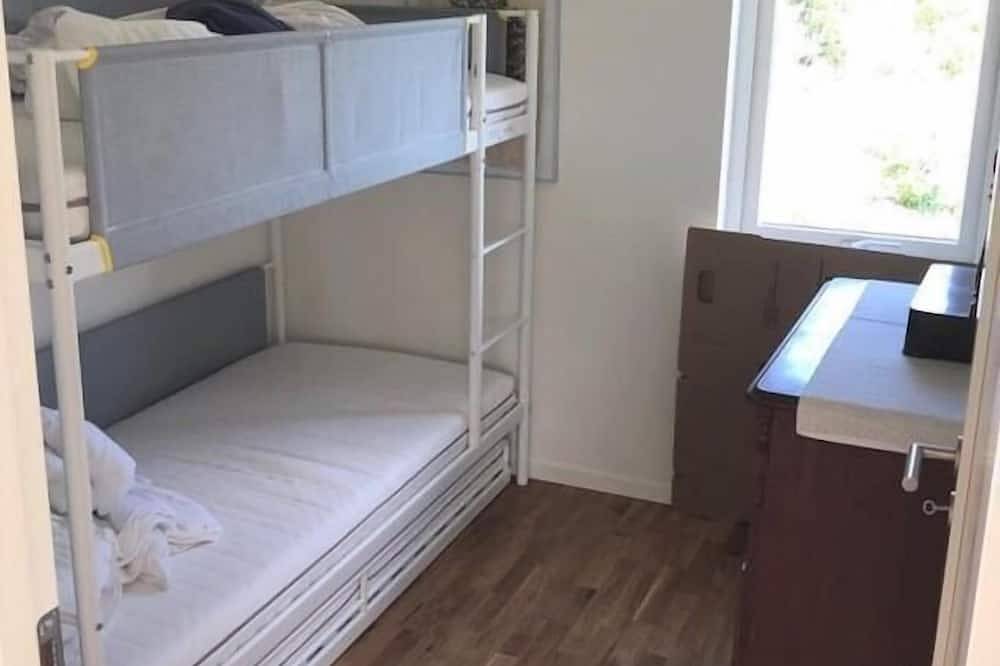 Amazing home in Torslanda with 2 Bedrooms and Wifi in Göteborg, Västergötland