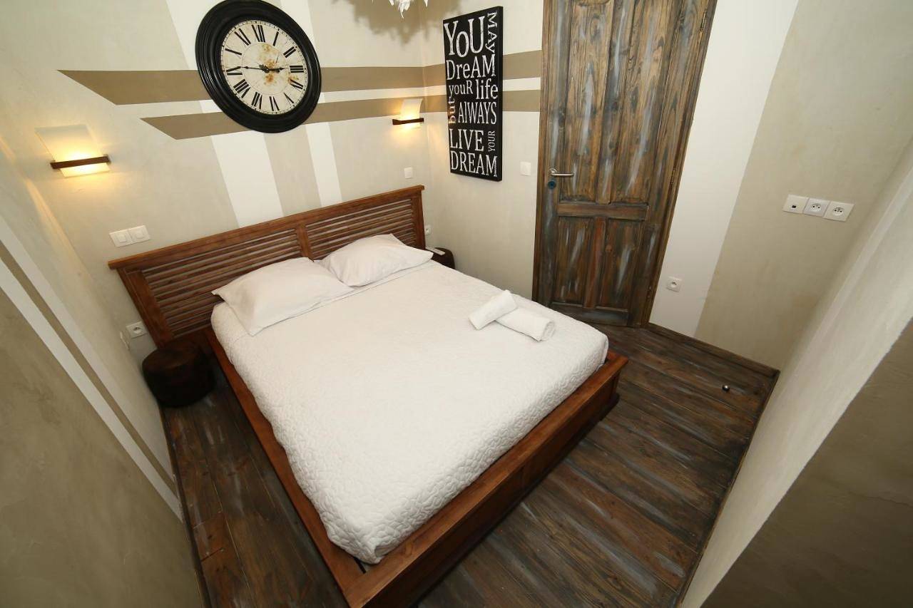 Small Double Room in Lens, Région de Lens