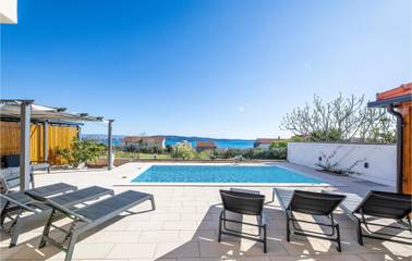 Ferienwohnung für 3 Personen, mit Pool und Terrasse in Split-Dalmatien