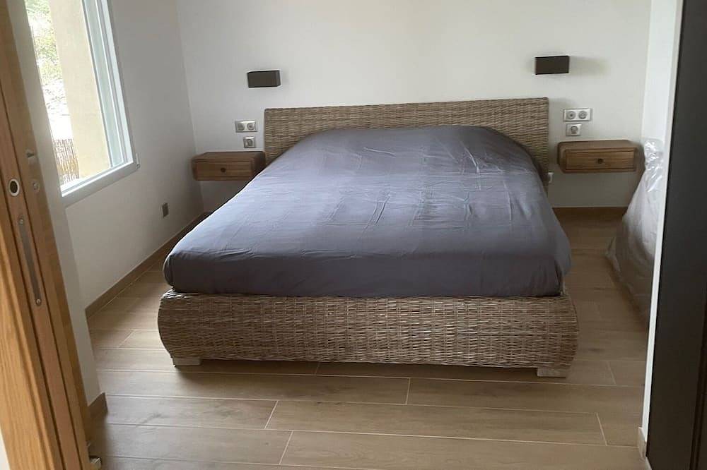 50 m² house with indoor jacuzzi. in Joucas, Regionaler Naturpark Luberon