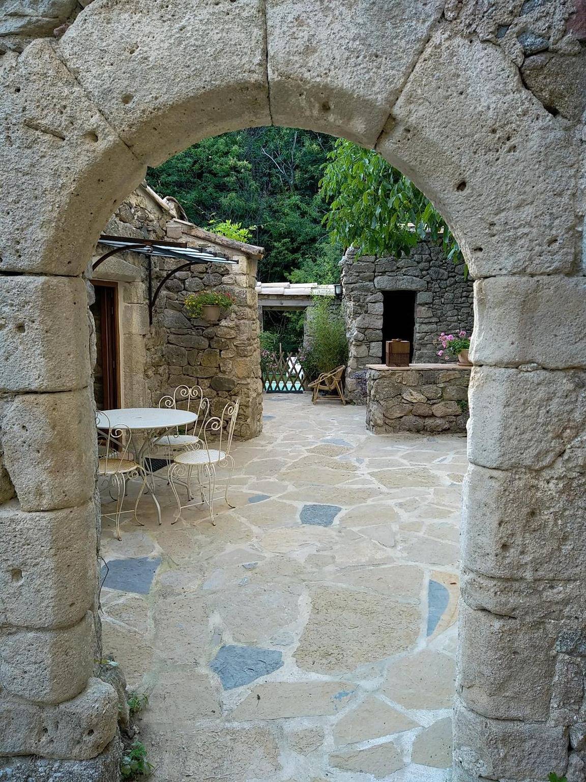 Ganze Wohnung, Appartement „Les Mimosas Gite Du Mas Haut“ mit Bergblick, Wlan und Klimaanlage in Saint-Jean-du-Gard, Cevennen