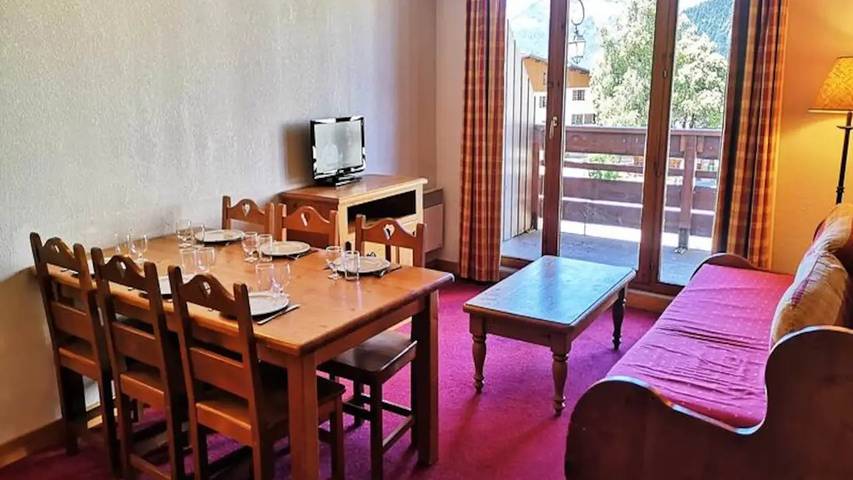 Gîte pour 7 personnes, avec piscine et balcon dans Office De Tourisme De Notre Dame De Bellecombe