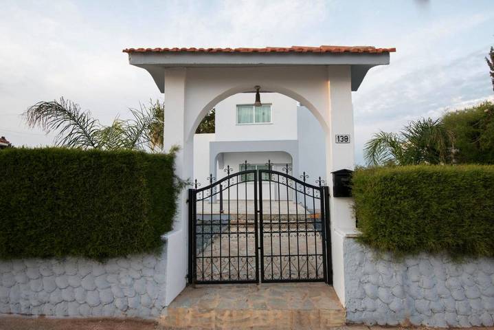 Villa für 8 Personen, mit Garten und Pool in Ayia Napa