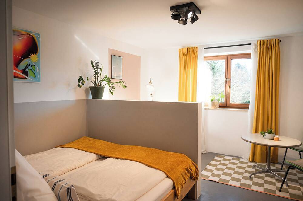 Ganze Wohnung, Apartment 7 - Compact & Colorful in Breitbrunn am Chiemsee, Chiemsee
