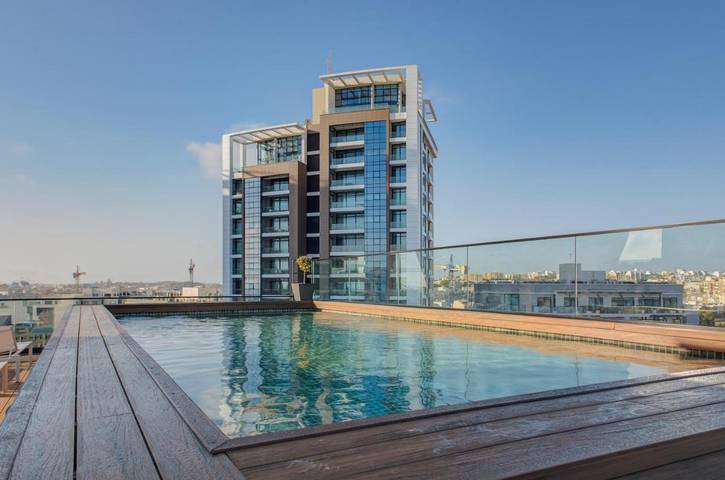 Hôtel pour 2 personnes, avec balcon et piscine ainsi que sauna et jacuzzi