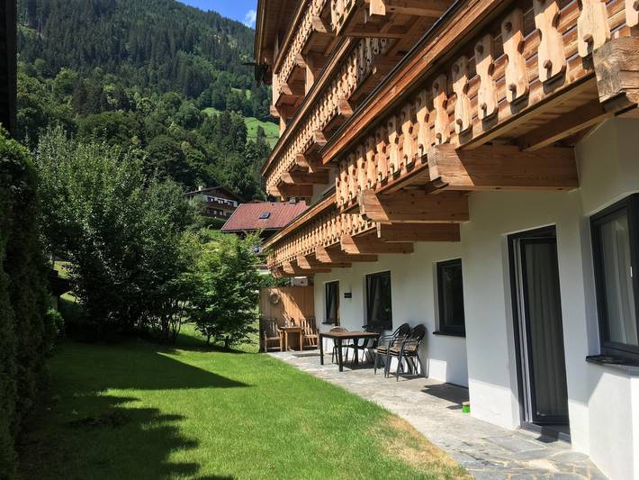 Ferienwohnung für 12 Personen, mit Garten und Sauna sowie Terrasse in Finkenberg
