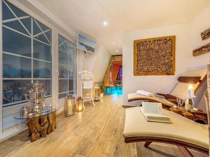 Ganze Wohnung, 5 Sterne Luxus Apartment am Meer mit Kamin, Wellnessbereich und Sauna in Ostseebad Zingst, Zingst