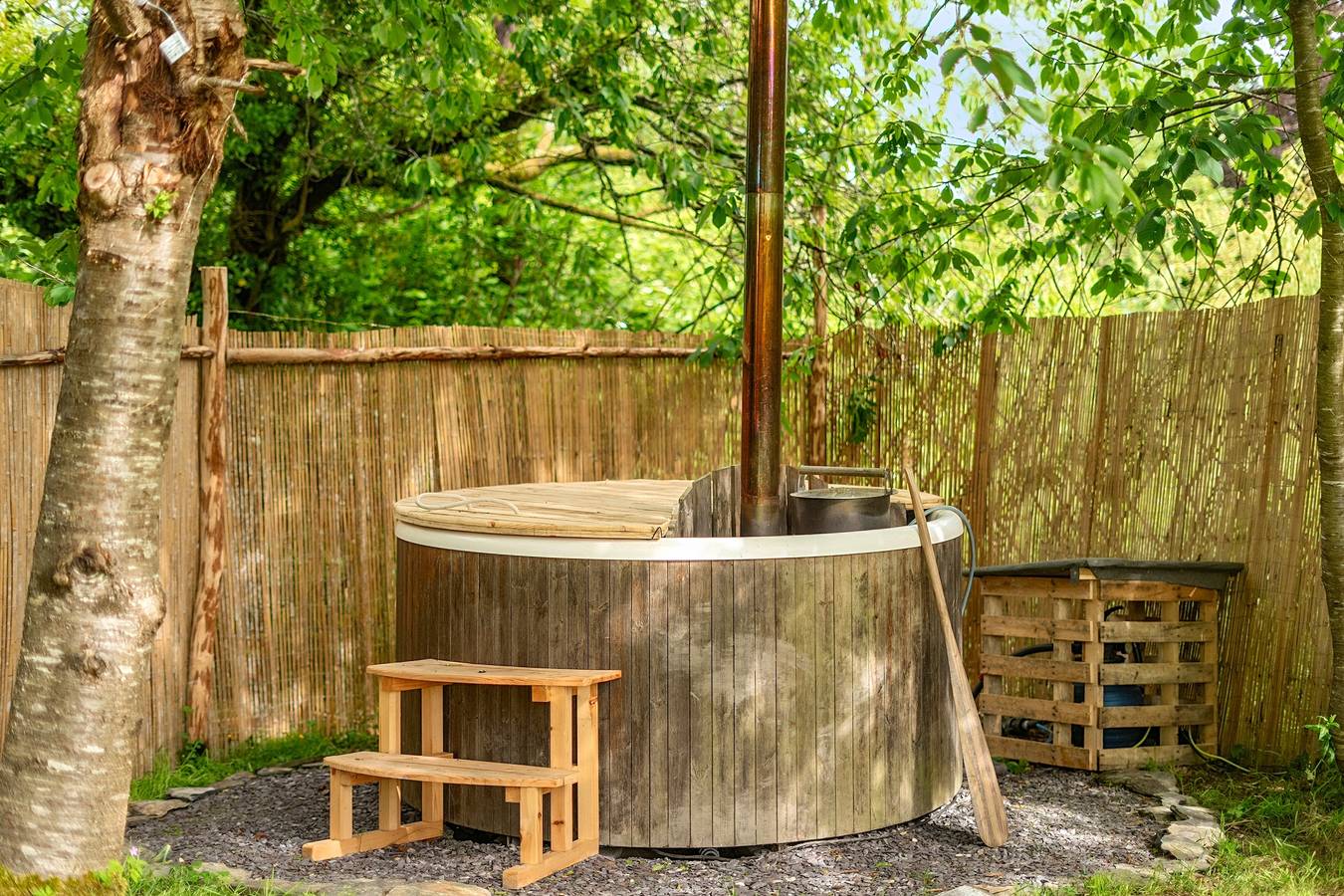 Sleeps 2 - Private Hot Tub - Fire Pit in Cardigan Bay