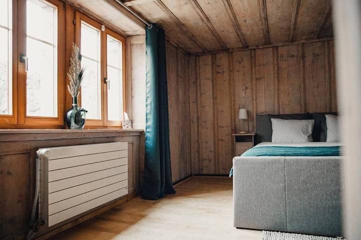 Wohnung in altem, renoviertem Bauernhaus in Le Cachot, La Chaux-du-Milieu