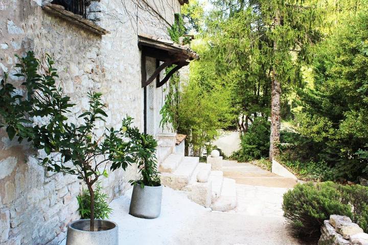 Chambre d’hôte pour 2 personnes, avec piscine ainsi que jardin et balcon