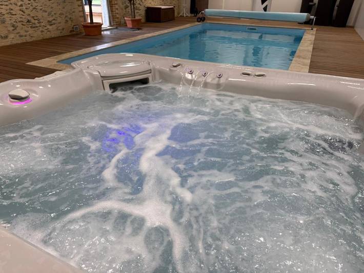 Location de vacances pour 8 personnes, avec jacuzzi ainsi que piscine et jardin à Laigné-en-Belin - 2