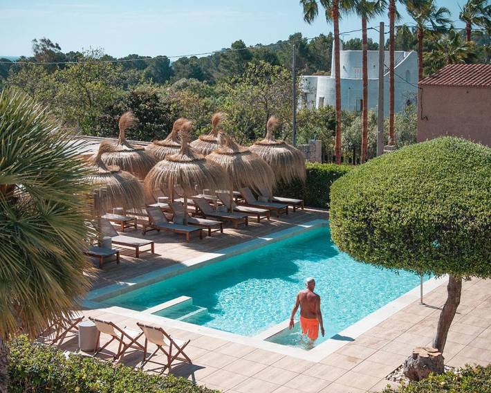 Hotel, mit Balkon und Whirlpool sowie Terrasse und Garten in Font de sa Cala - 4