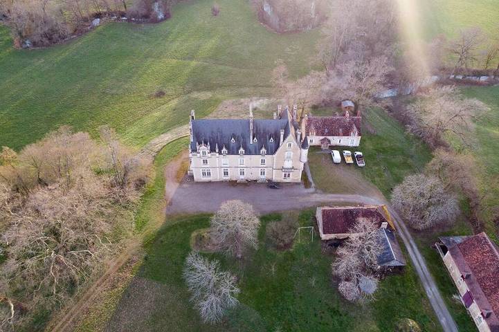 Location de vacances pour 11 personnes, avec Jacuzzi et Jardin à Arthon