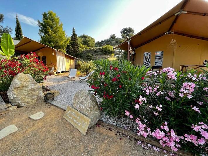 Tente pour 2 personnes, avec vue ainsi que jardin et piscine dans l' Hérault - 2