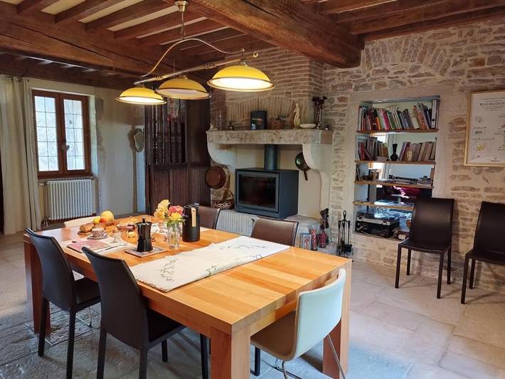 Location de vacances pour 5 personnes, avec terrasse ainsi que jardin et vue à Boyer - 4