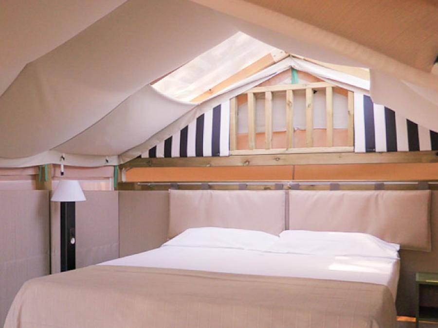 Camping Village Santapomata - Tenda in tela e legno 2 persone - Tenda Mini Lodge (senza servizi igienici) dotata di un piccolo frigorifero in Tirli, Castiglione della Pescaia