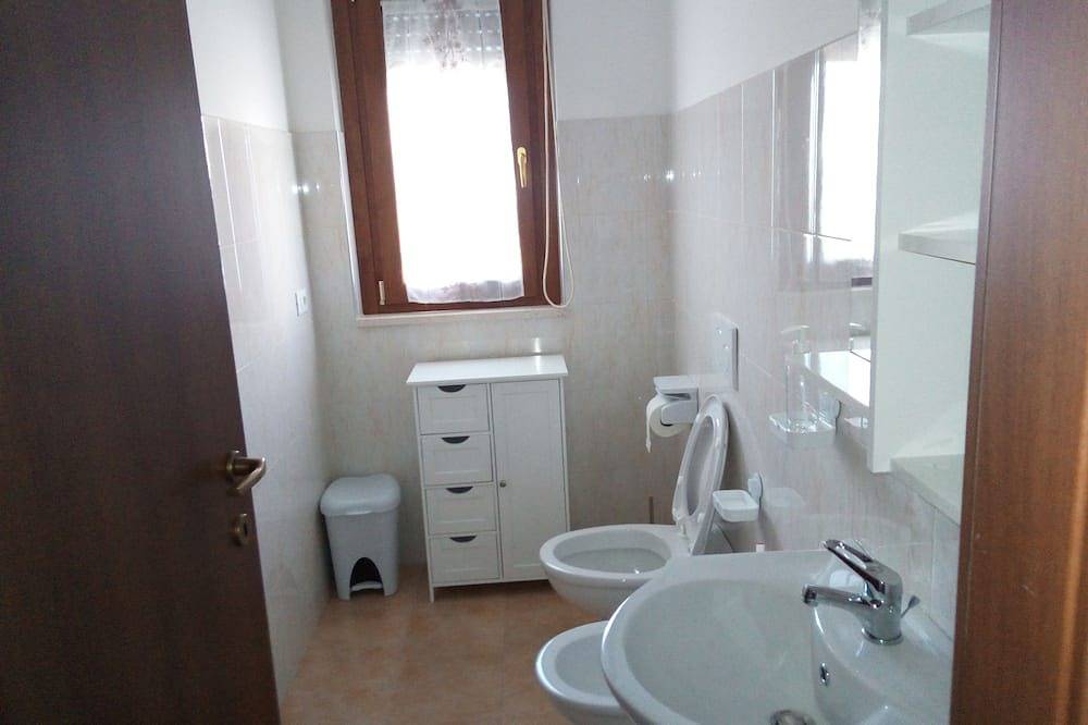 Entire apartment, New and bright apartment 10 minutes from Pescara in San Giovanni Teatino, Chieti Province