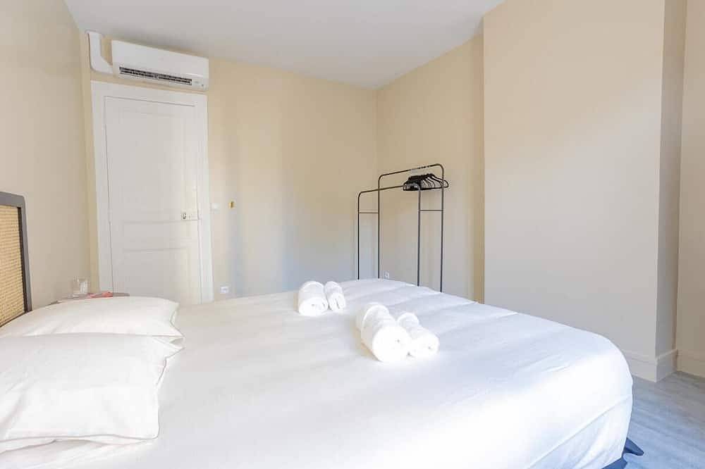 Entire apartment, Apartment-Private Bathroom in Le Pré-Saint-Gervais, Seine-Saint-Denis