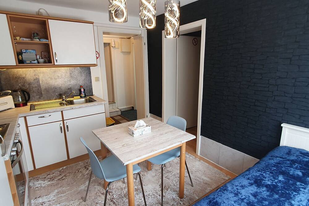 Ganze Wohnung, Nr.10-Complete apartment with separate entrance in the Finkenwerder center in Finkenwerder, Hamburg