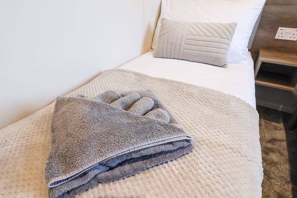 Honeysuckle Lodge, pet friendly, luxury holiday cottage in Staithes in Runswick Bay, North York Moors National Park