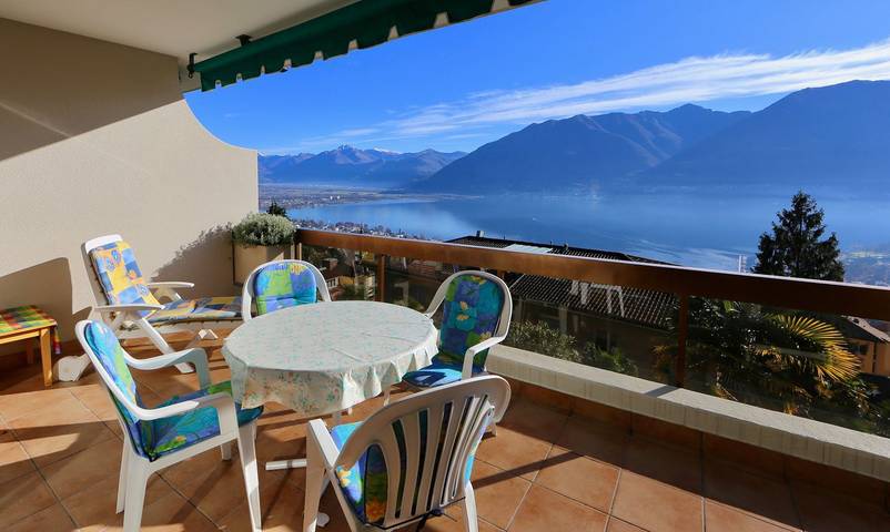 Ferienwohnung für 4 Personen, mit Sauna und Garten sowie Ausblick und Seeblick in Orselina
