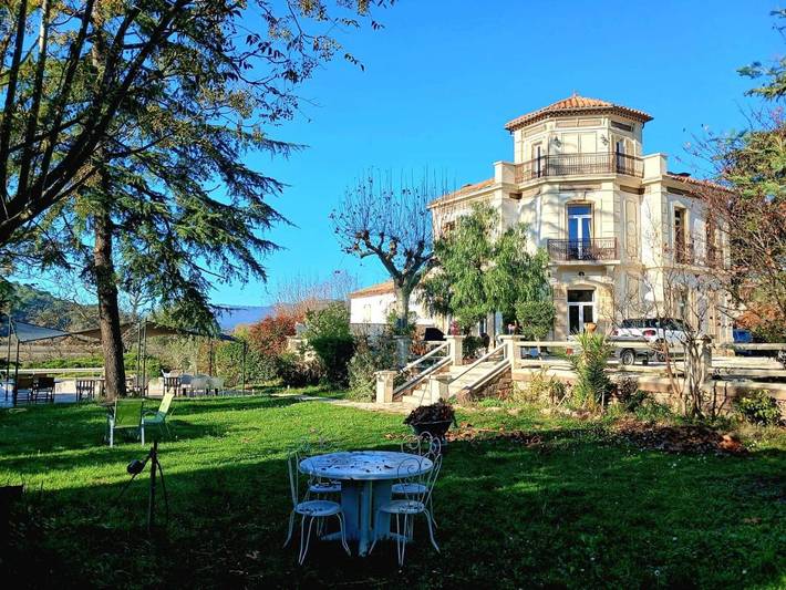Location de vacances pour 2 personnes, avec piscine ainsi que vue et jardin à Pierrefeu-du-Var - 4