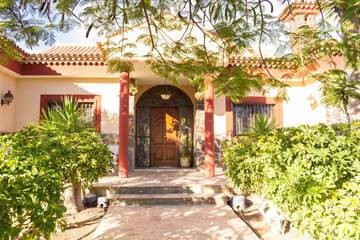 Location de vacances pour 20 personnes, avec terrasse, adapté aux familles à Arona