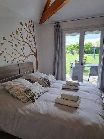 Chambre d’hôte pour 2 personnes, avec vue et jardin à Renaison
