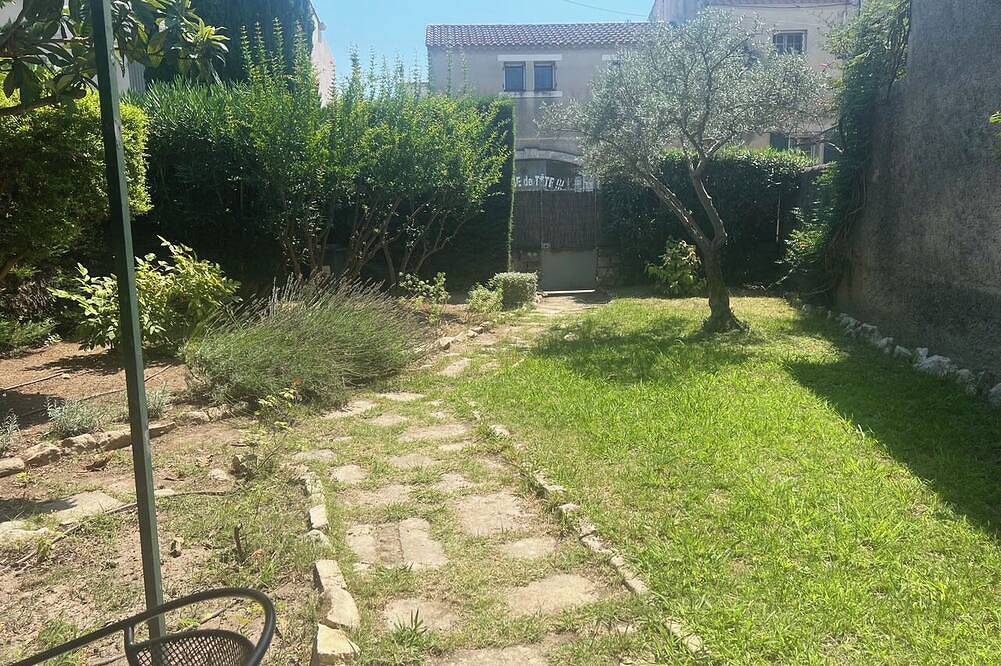 Charming village house at the foot of the Alpilles mountains in Fontvieille, Arles region