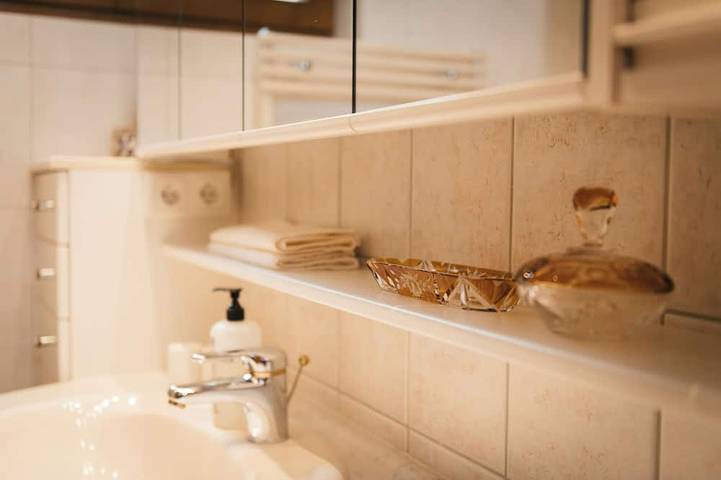 Ganze Wohnung, Villa Marwa: Apartment Hortensia im Grünen, ruhig, fußläufig ins Zentrum 10 Min. in Karwendel (Tirol), Innsbruck