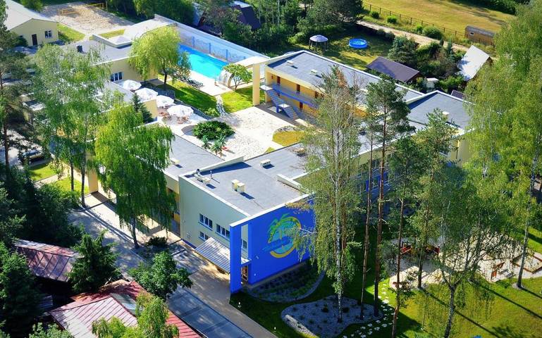 Wynajem wakacyjny dla 6 osób, z ogród i basen dla dzieci oraz basen w Jezioro Białe