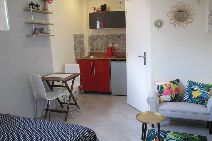 Studio / Maison D'hôte Avec Cour Extérieure aux Portes de Paris in Bagnolet, Seine-Saint-Denis