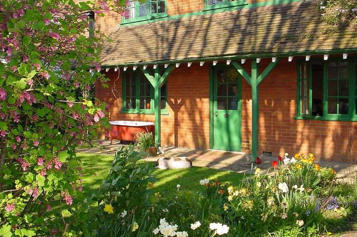 Holiday home for 20 people, with garden in New Forest