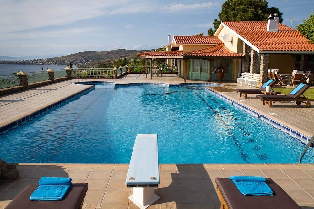Villa for 14 People in Perdika, Aegina