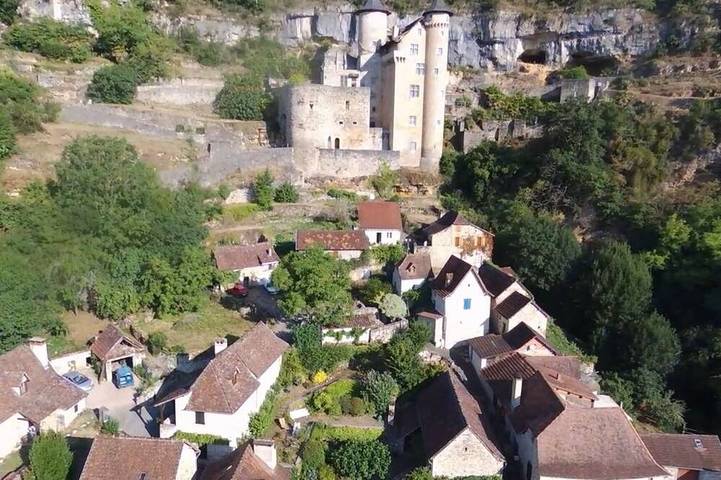 Gîte pour 4 personnes, avec jacuzzi à Larroque-Toirac