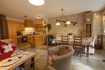 Gîte pour 5 personnes, avec terrasse et jardin à Château-Chalon