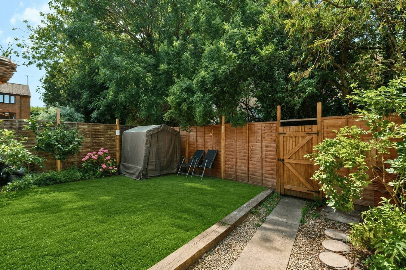 Simply Hidden Garden Parking |By My Getaways in Sussex Occidental