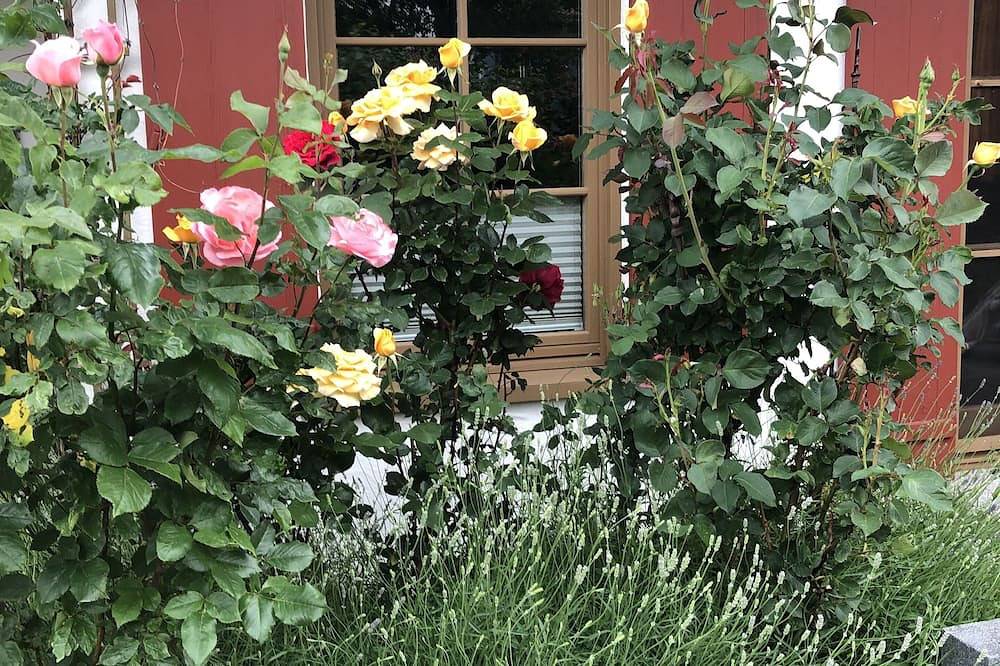 Ganze Wohnung, Schöne Fewo mit Terrasse und Alpenblickab 3 Pers. 2 Schlafzi + 2 Bäder/Wc in Eglofs, Argenbühl