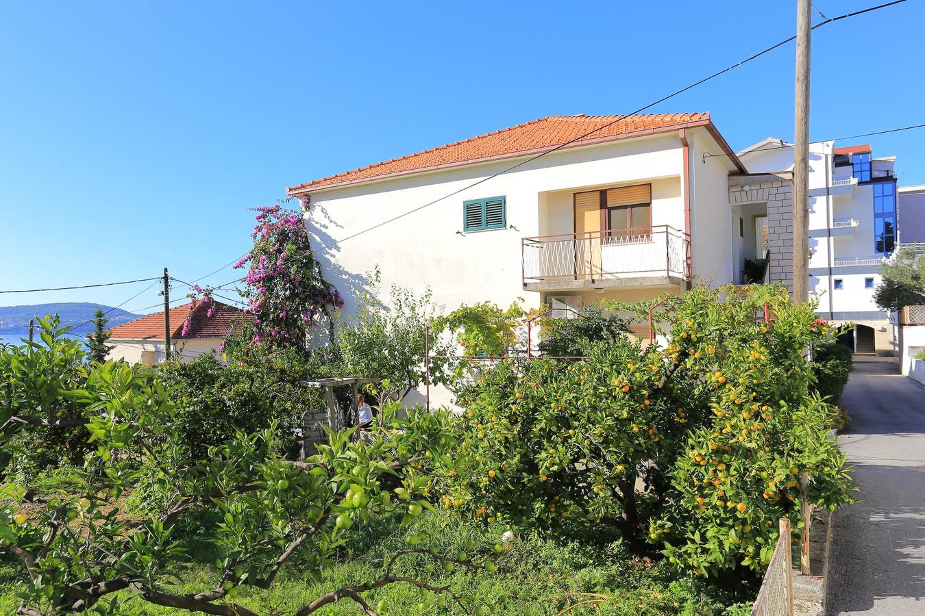 Ganze Wohnung, 2-Zimmer-Ferienwohnung mit Terrasse und Meerblick Seget Donji, Trogir A-2029-b in Trogir, Split-Dalmatien