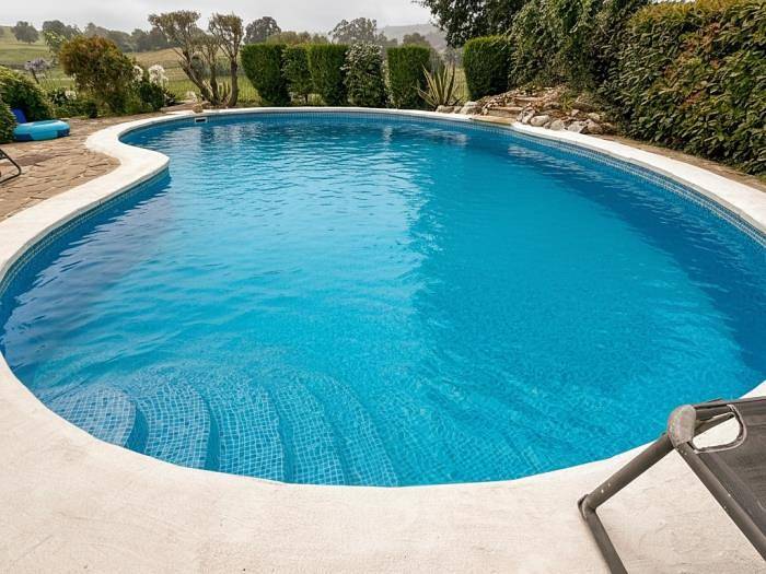 Maison moderne spectaculaire avec piscine in Medio Cudeyo, Côte Cantabrienne