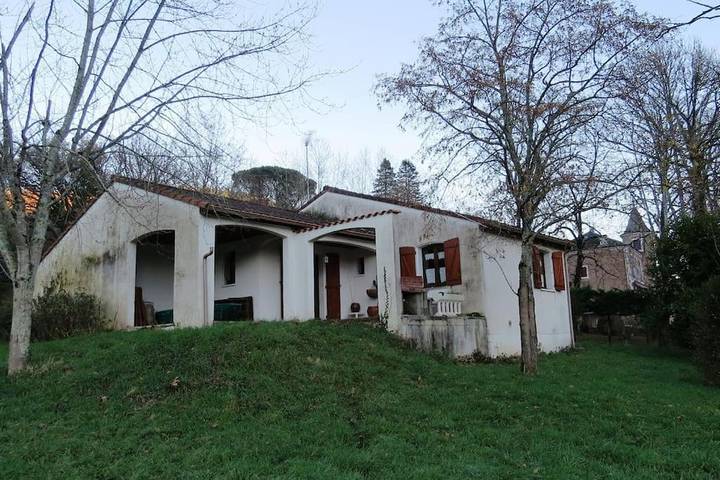 Location de vacances pour 6 personnes, avec vue ainsi que jardin et terrasse à Montredon-Labessonnié - 4