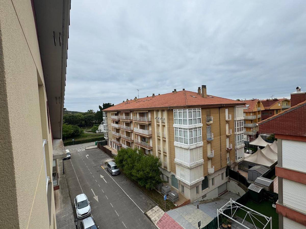 Apartamento entero, Two-Bedroom Apartment - Oceanfront in Playa de El Rosal (San Vicente de la Barquera), San Vicente de la Barquera