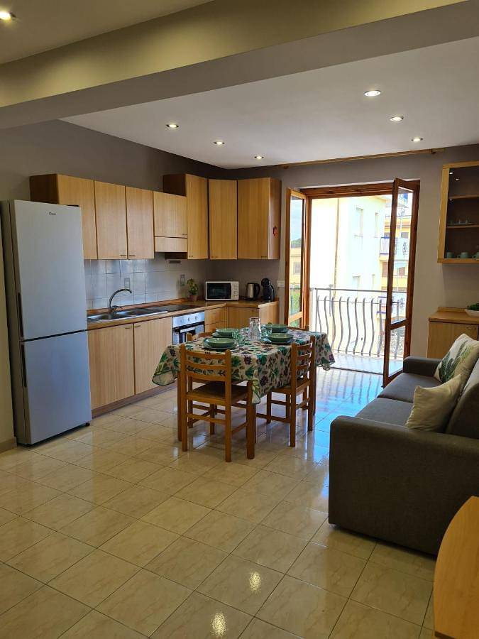 Appartamento per 4 persone, con Balcone e Terrazza nonché Panorama a Sant'Anna (Catane)
