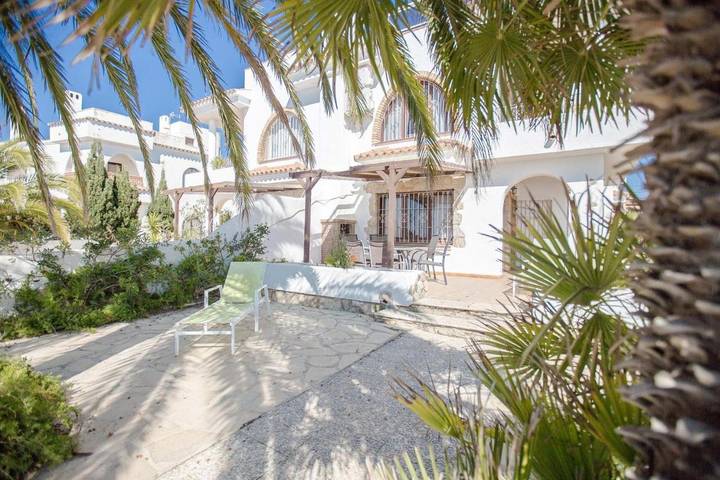 Ferienwohnung für 7 Personen, mit Balkon und Terrasse sowie Garten und Ausblick in Montroig Bahia - 4