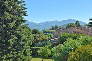 Ferienwohnung für 3 Personen, mit Pool und Garten in Porto Valtravaglia