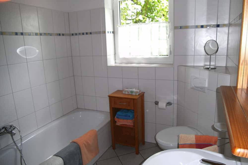 Ganze Wohnung, Gemütliches Ferienhaus (ca. 85qm) mit 3 Schlafzimmern und Garten zur alleinigen Benutzung in Muhr am See, Fränkisches Seenland