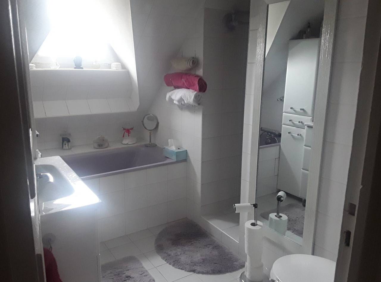 Maison Fleuries 0673401087 - Chambre 1 in Longué-Jumelles, Vallée de la Loire