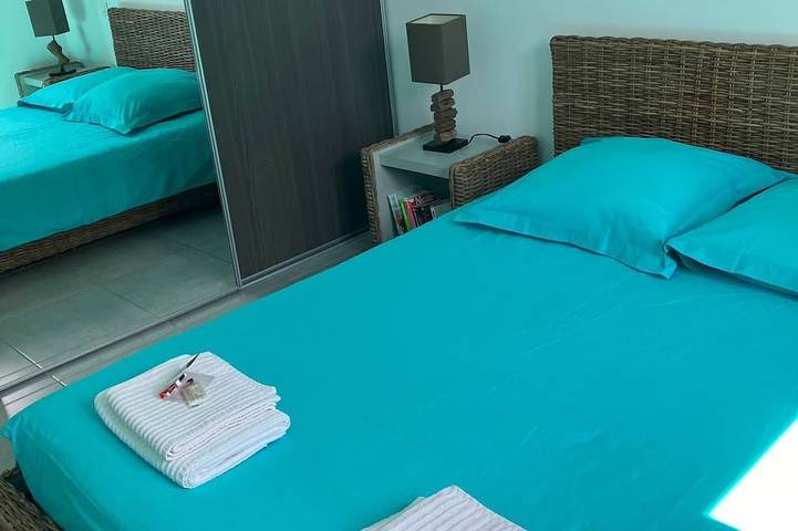 Appartement de vacances pour 2 personnes, avec terrasse ainsi que jardin et jacuzzi
