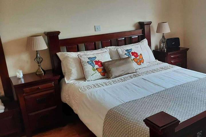 Vakantiehuis voor 13 personen, with Uitzicht op zee and Terras as well as Tuin in County Donegal