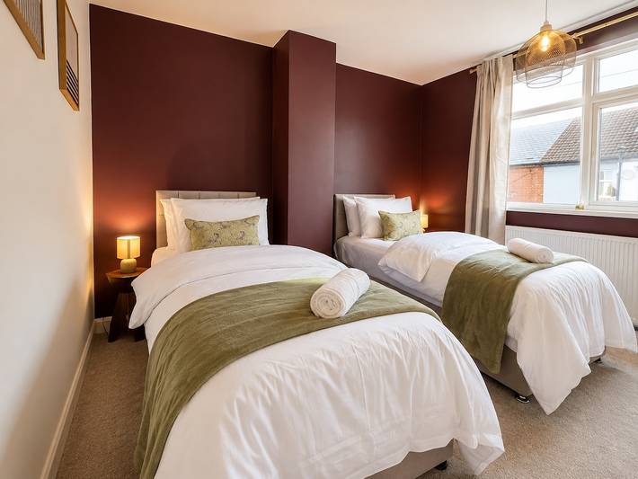 Perfect Booking | 2 Bed Home w/ Street Parking in Coventry, Birmingham Area